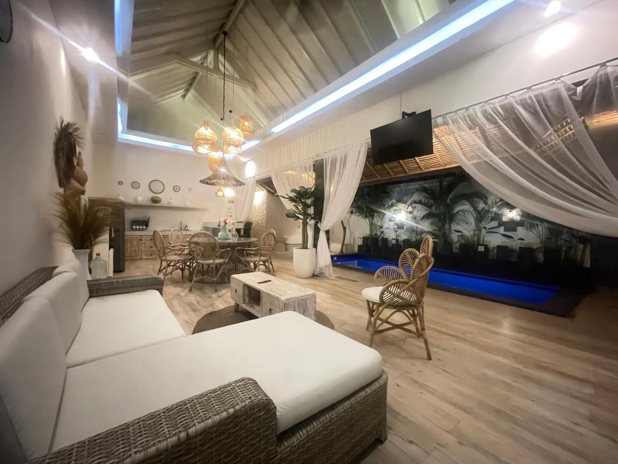 Deluna Apartment *
